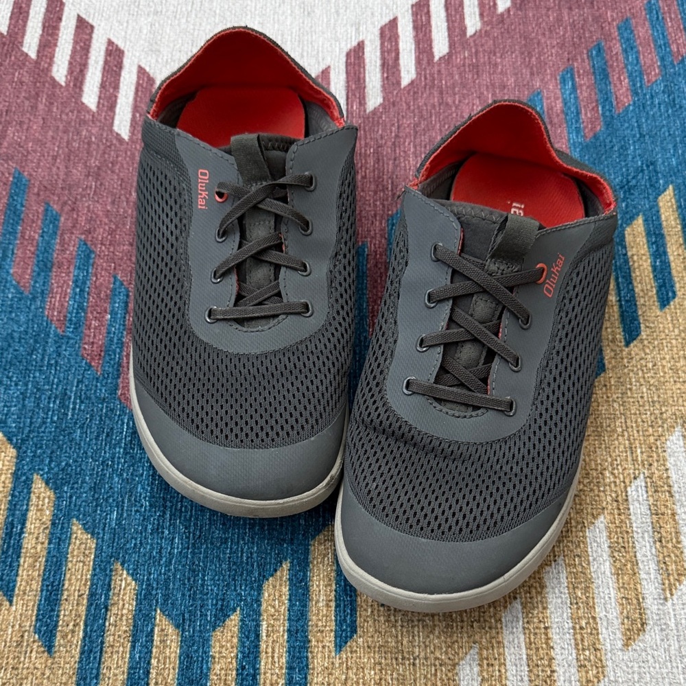 OluKai Moku Pae size 8.5